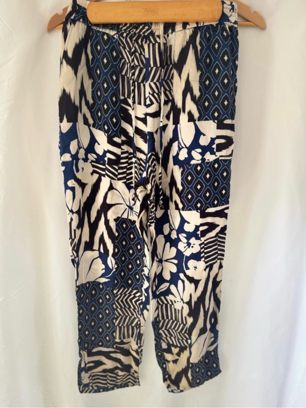 Zara Blue & White satin Patterned Relaxed trousers NOWT